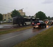 Liepsnos kėsinosi į autobusą