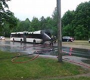 Liepsnos kėsinosi į autobusą
