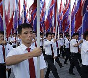 Į demonstracijas &Scaron;iaurės Korėjoje rinkosi tūkstančiai žmonių