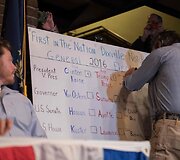  Demokratų kandidatė Hillary Clinton įgijo labai ankstyvą persvarą