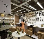 &bdquo;11 Furniture&ldquo; paduotuvė primena &bdquo;Ikea&ldquo;