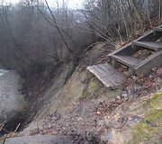 Į upę nuslinko dalis atodangos