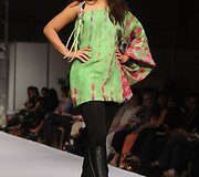 Nina Ajmal kurta kolekcija