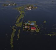 Potvynis nusine&scaron;ė beveik 400 žmonių gyvybes.