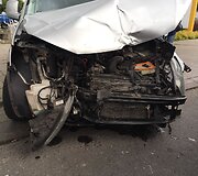 Po smūgio automobilis įlėkė į griovį