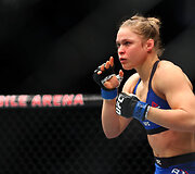 Ronda Rousey prie&scaron; Amandą Nunez