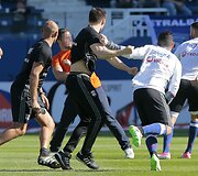 Sirgalių siautėjimas per futbolo rungtynes Prancūzijoje
