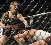 Chris Cyborg prie&scaron; Janą Kunickają