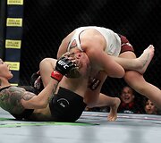 Chris Cyborg prie&scaron; Janą Kunickają
