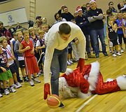 Jonas Valančiūnas Sostinės krep&scaron;inio mokyklos &scaron;ventėje