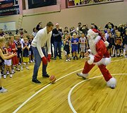 Jonas Valančiūnas Sostinės krep&scaron;inio mokyklos &scaron;ventėje