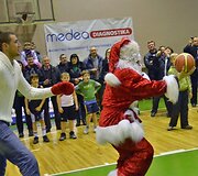 Jonas Valančiūnas Sostinės krep&scaron;inio mokyklos &scaron;ventėje