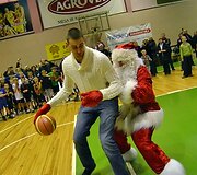 Jonas Valančiūnas Sostinės krep&scaron;inio mokyklos &scaron;ventėje