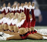 Amerikieti&scaron;ko futbolo palaikymo komandų &scaron;okėjos