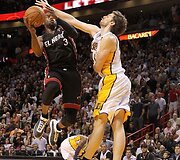 D.Wade'as ir L.Jamesas vedė &bdquo;Heat&ldquo; į pergalę prie&scaron; &bdquo;Lakers&ldquo; su Kobe Bryantu
