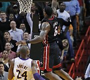 D.Wade'as ir L.Jamesas vedė &bdquo;Heat&ldquo; į pergalę prie&scaron; &bdquo;Lakers&ldquo; su Kobe Bryantu