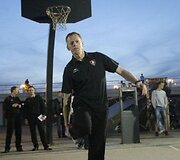 &bdquo;Lietuvos ryto&ldquo; krep&scaron;ininkų ir sporto žurnalistų rungtynių akimirka