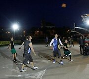 &bdquo;Lietuvos ryto&ldquo; krep&scaron;ininkų ir sporto žurnalistų rungtynių akimirka