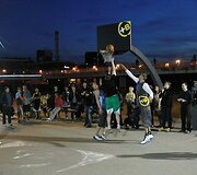 &bdquo;Lietuvos ryto&ldquo; krep&scaron;ininkų ir sporto žurnalistų rungtynių akimirka