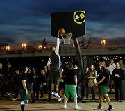 &bdquo;Lietuvos ryto&ldquo; krep&scaron;ininkų ir sporto žurnalistų rungtynių akimirka