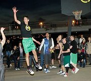 &bdquo;Lietuvos ryto&ldquo; krep&scaron;ininkų ir sporto žurnalistų rungtynių akimirka