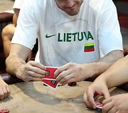 Prie pokerio stalo