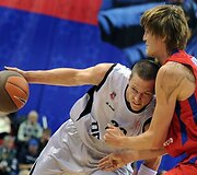 Casey Jacobsenas (&bdquo;Brose Baskets&ldquo;) ir Andrejus Kirilenka (CSKA)