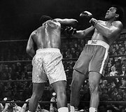 &bdquo;Amžiaus dvikova&ldquo; praminta Joe Frazierio (kairėje) ir Muhamedo Ali kova 1971 metais