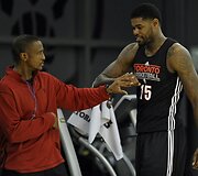 Amiras Johnsonas i&scaron; &bdquo;Raptors&ldquo; (de&scaron;inėje)