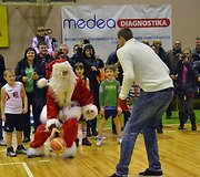Jonas Valančiūnas Sostinės krep&scaron;inio mokyklos &scaron;ventėje