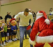 Jonas Valančiūnas Sostinės krep&scaron;inio mokyklos &scaron;ventėje