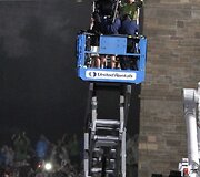 Akrobatas Nikas Wallenda tapo žmogumi, kuris pirmasis per daugiau nei &scaron;imtmetį perėjo lynu, i&scaron;temptu vir&scaron; Niagaros krioklio.