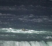 Akrobatas Nikas Wallenda tapo žmogumi, kuris pirmasis per daugiau nei &scaron;imtmetį perėjo lynu, i&scaron;temptu vir&scaron; Niagaros krioklio.