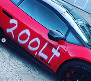Pauliaus Ar&scaron;ausko vandalų nuniokotas automobilis