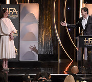 Anne Hathaway ir Hugh Jackmanas