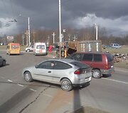 Kaune apvirto vilkikas.