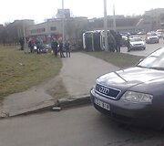 Kaune apvirto vilkikas.
