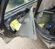 Lenkas vežė automobilyje i&scaron;slapstytus kontrabandinius rūkalus
