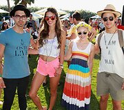 Dainininkas Joe Jonas, manekenė Alessandra Ambrosio, aktorė AnnaSophia Robb ir dainininkas Nickas Jonas