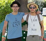 Dainininkai Joe Jonas ir Nick Jonas