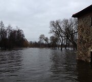 Patvinusi Kruoja užliejo restauruotą Pakruojo dvarą