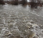 Patvinusi Kruoja užliejo restauruotą Pakruojo dvarą