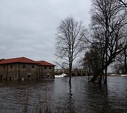 Patvinusi Kruoja užliejo restauruotą Pakruojo dvarą