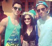 Aktoriai Davidas Henrie (kairėje) ir aktorė Lucy Hale