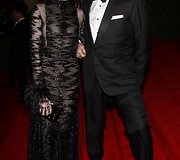 Anne Hathaway su dizaineriu Valentino Garavani