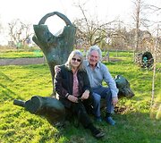 Birutė Galdikas ir tautodailininkas Algirdas Indra&scaron;ius