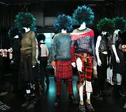 Paroda &bdquo;Punk: Chaos to Couture&ldquo;
