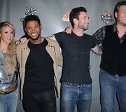 Shakira, Usheris, Adamas Levine'as ir Blake'as Sheltonas