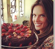 Alessandra Ambrosio su &scaron;ventiniu desertu