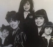 Kris Jenner su mama ir dukromis Kourtney, Kim ir Khloe Kardashian